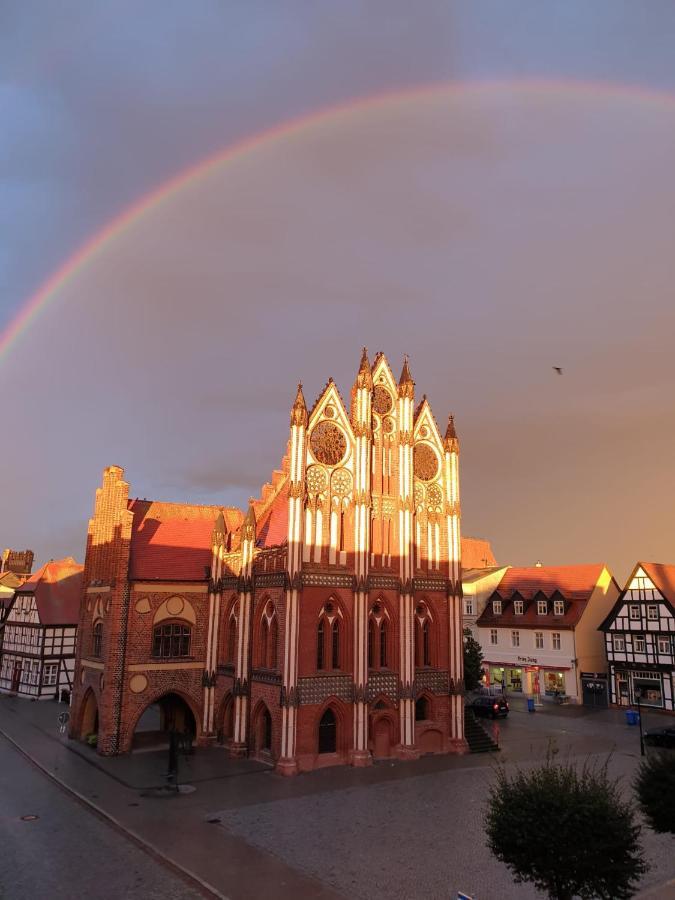 Ferienwohnung Am Rathaus Tangermünde Buitenkant foto